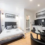 Near Eiffel Tower...Cute Little Studio