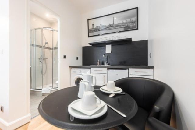 Apartment Near Eiffel Tower...cute Little Paris