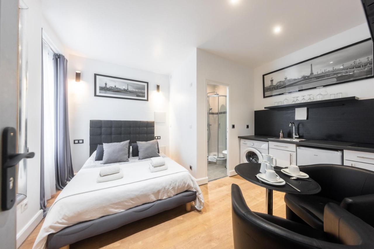 Near Eiffel Tower...cute Little Apartment Paris